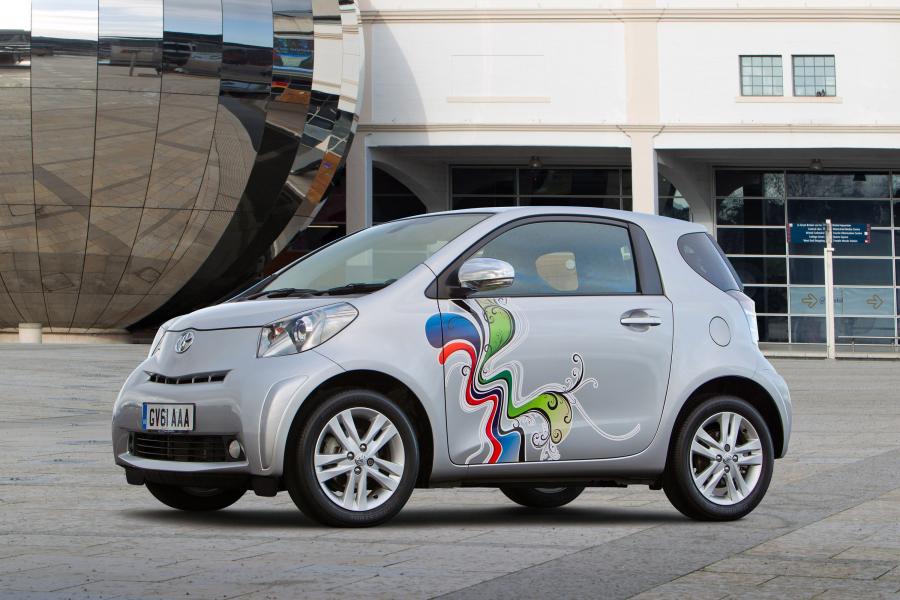  Toyota iQ Customised Clever Cars 2012 года  (фото 4 из 5)